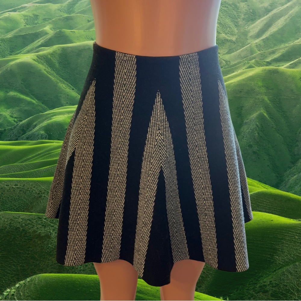 Geometric Black and Grey Wool Skirt◼️🔸⚪️